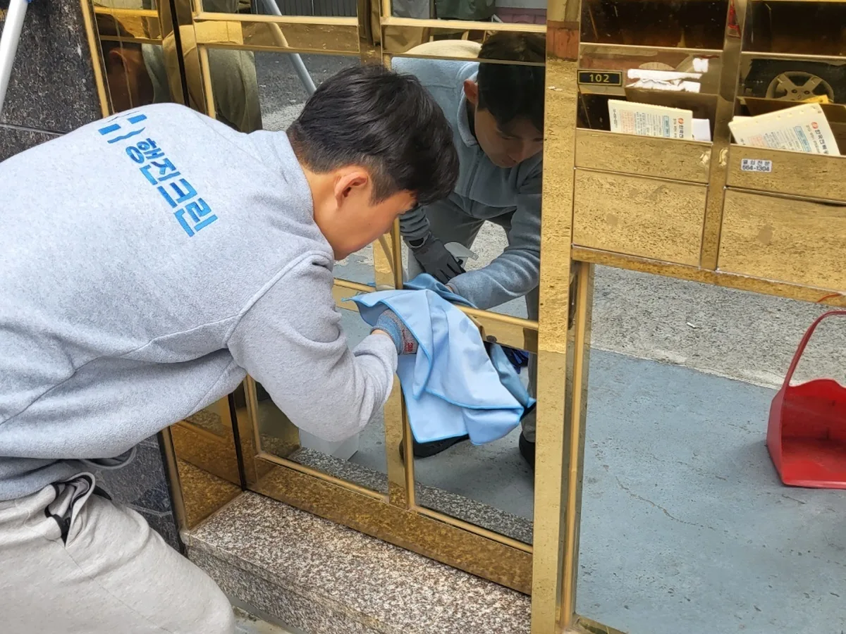 삼척시 근덕면 상가 난간·손잡이 계단실 위생청소 사례 - 행진크린
